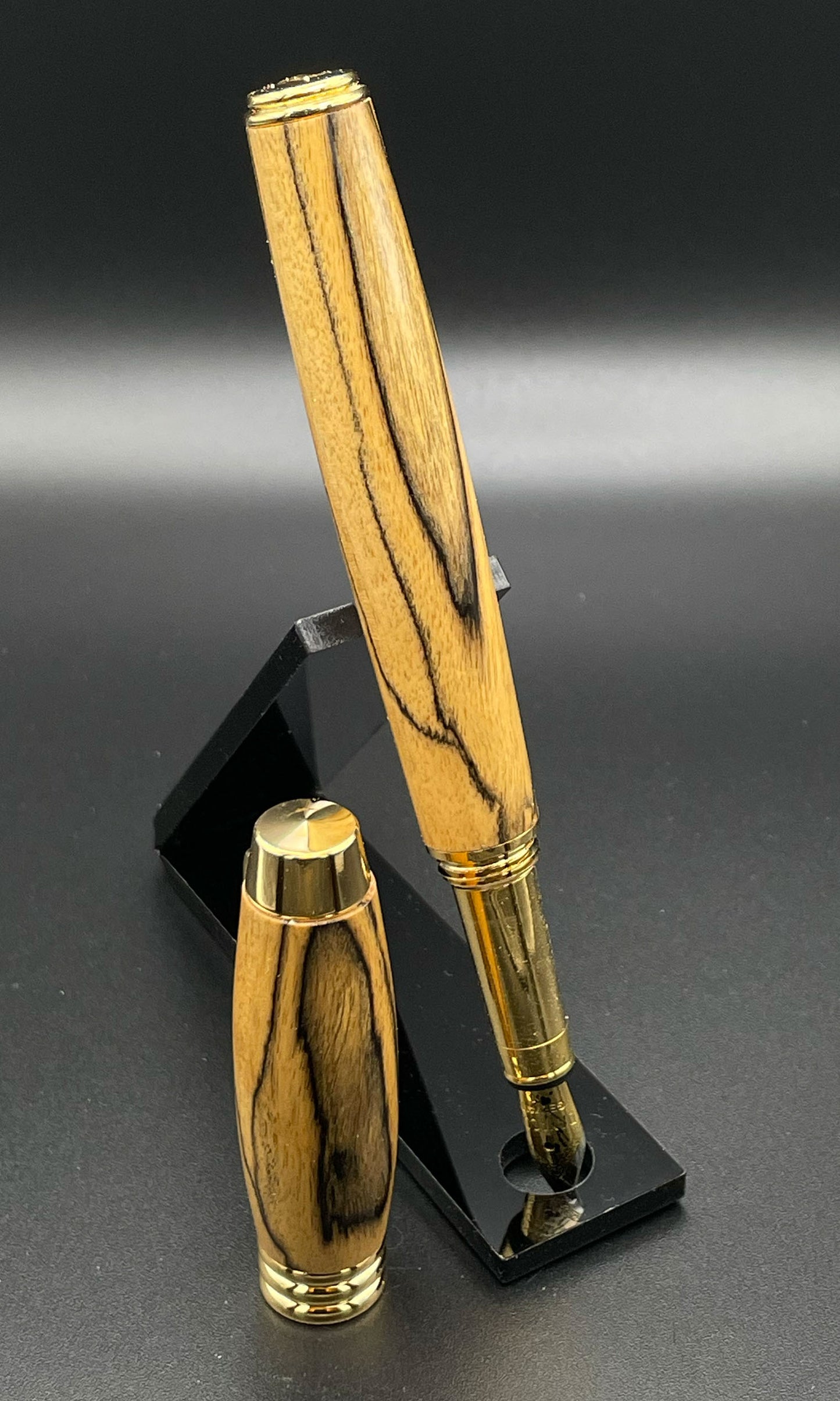 Black and White Ebony Executive Fountain Pen